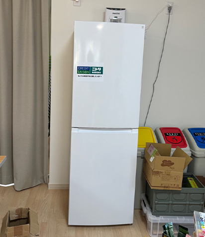 集会所に設置された冷蔵庫の写真